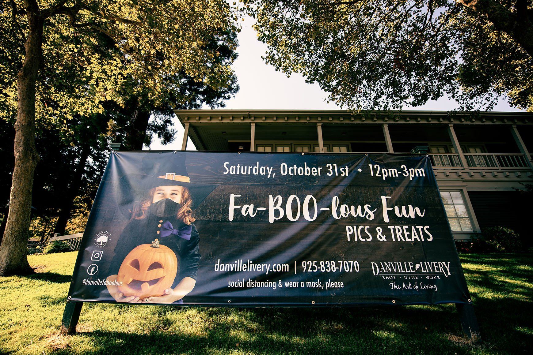 A sign that says fa-boo-lous fun pics & treats