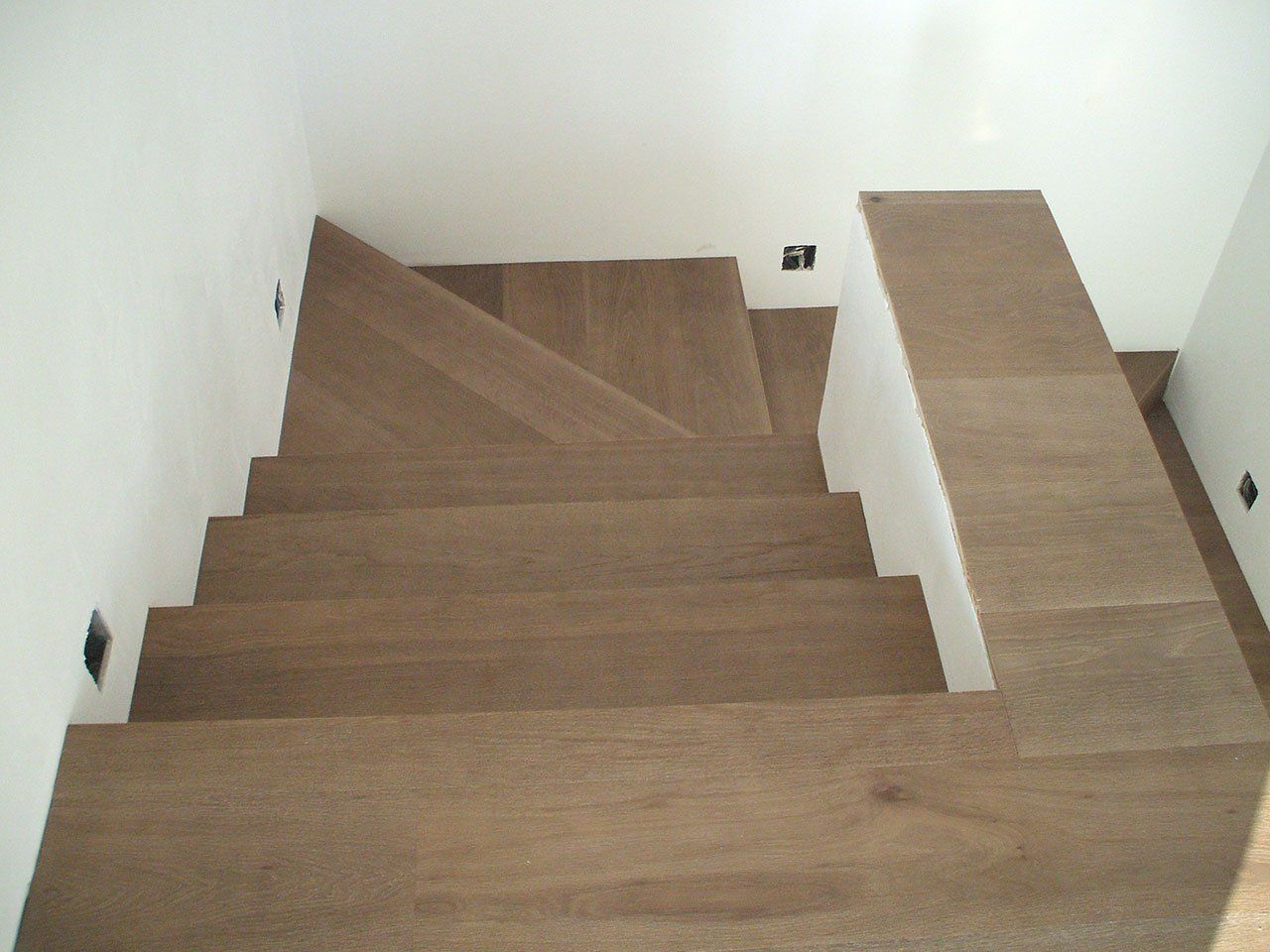 scala in muratura con superfici in legno