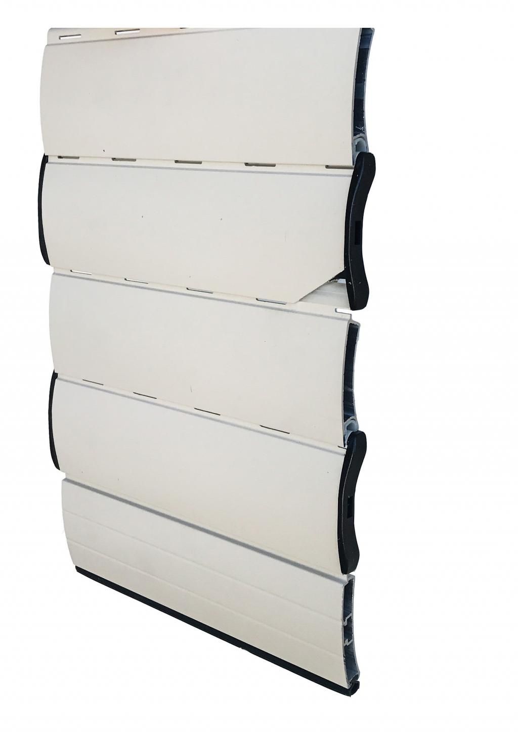 un primo piano di un otturatore bianco su sfondo bianco