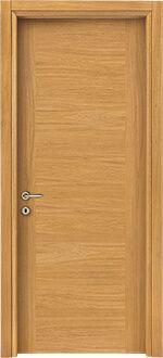 una porta in legno con maniglia in acciaio inox su sfondo bianco.