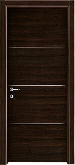 Dettaglio di maniglia su porta in legno