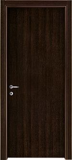 Dettaglio di porta in legno con maniglia