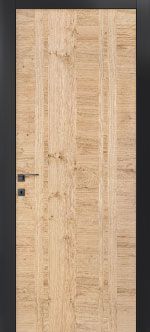 un primo piano di una porta di legno con cornice nera.