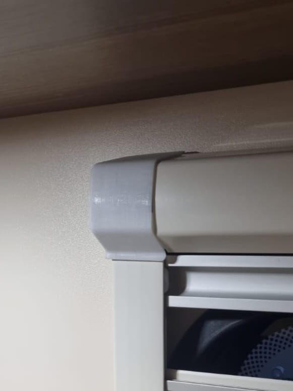 angolare finestrino camper