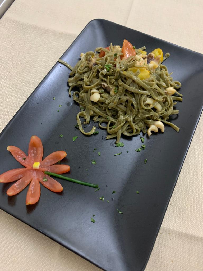 spaghetti verdi ai gamberetti