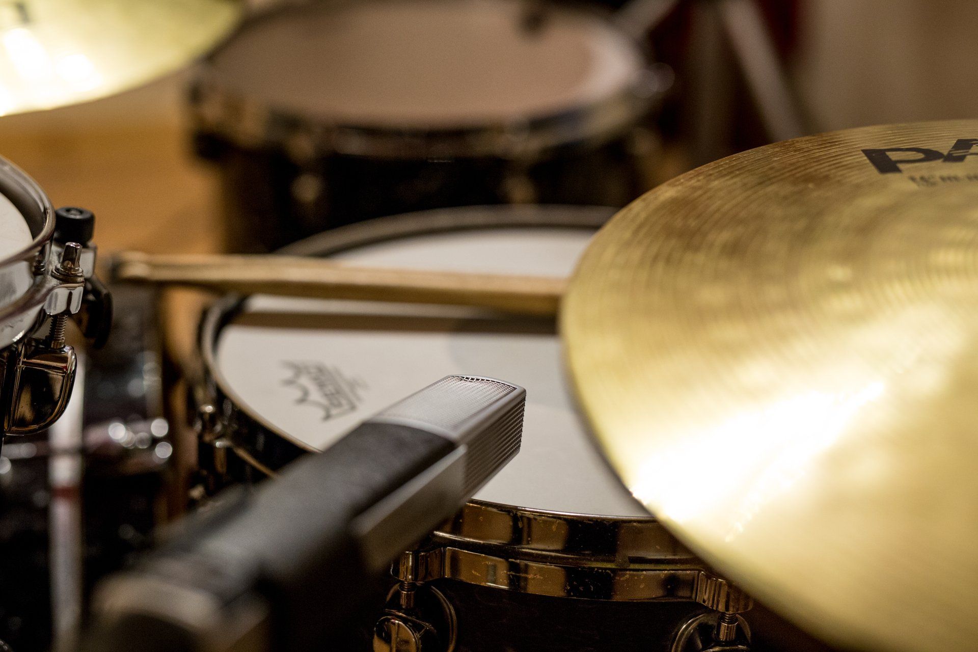 Sennheiser 441 over our black panther mapex snare