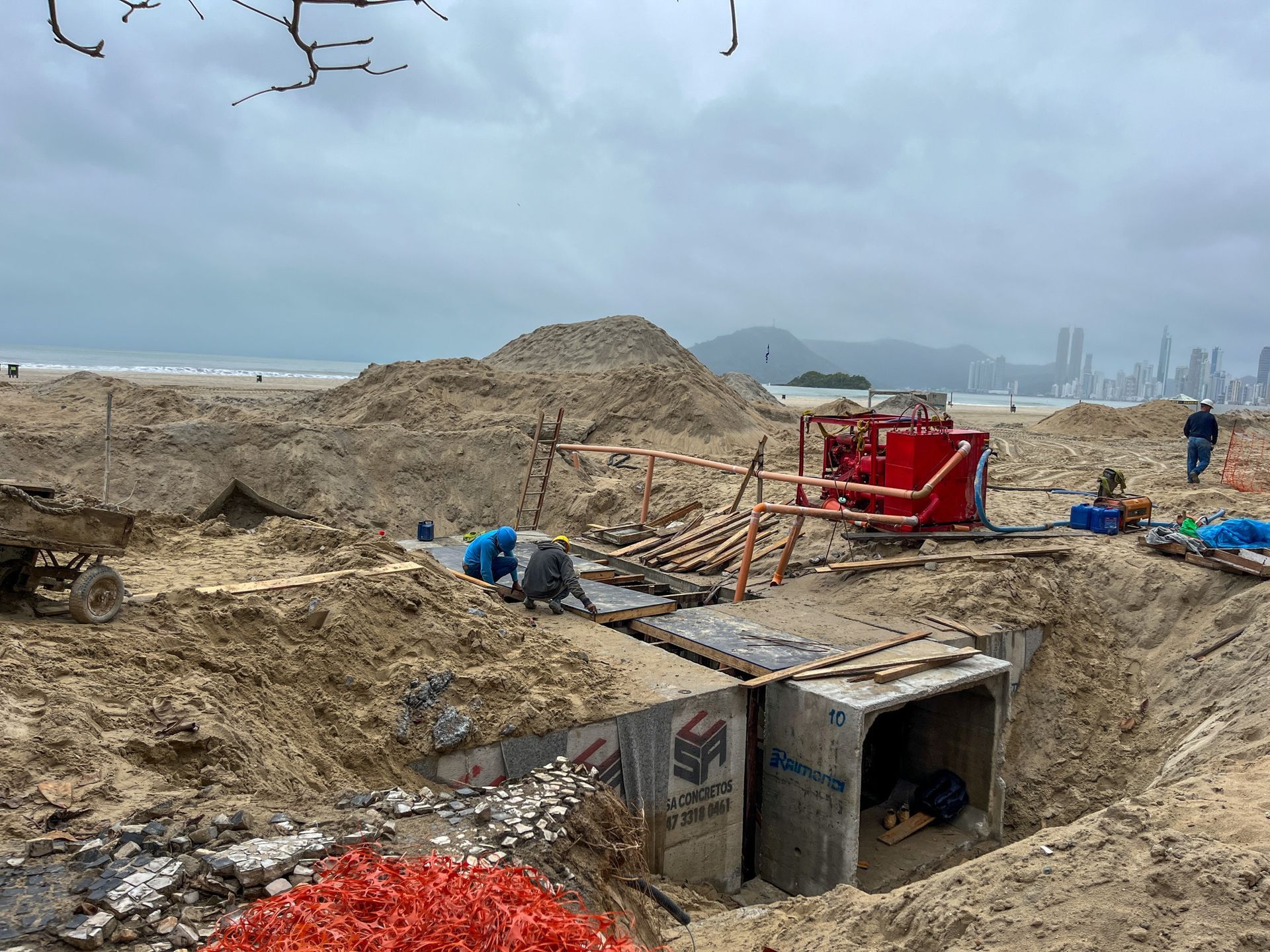 Macrodrenagem avança com mais de 1 km de galeria instalada em Balneário Camboriú