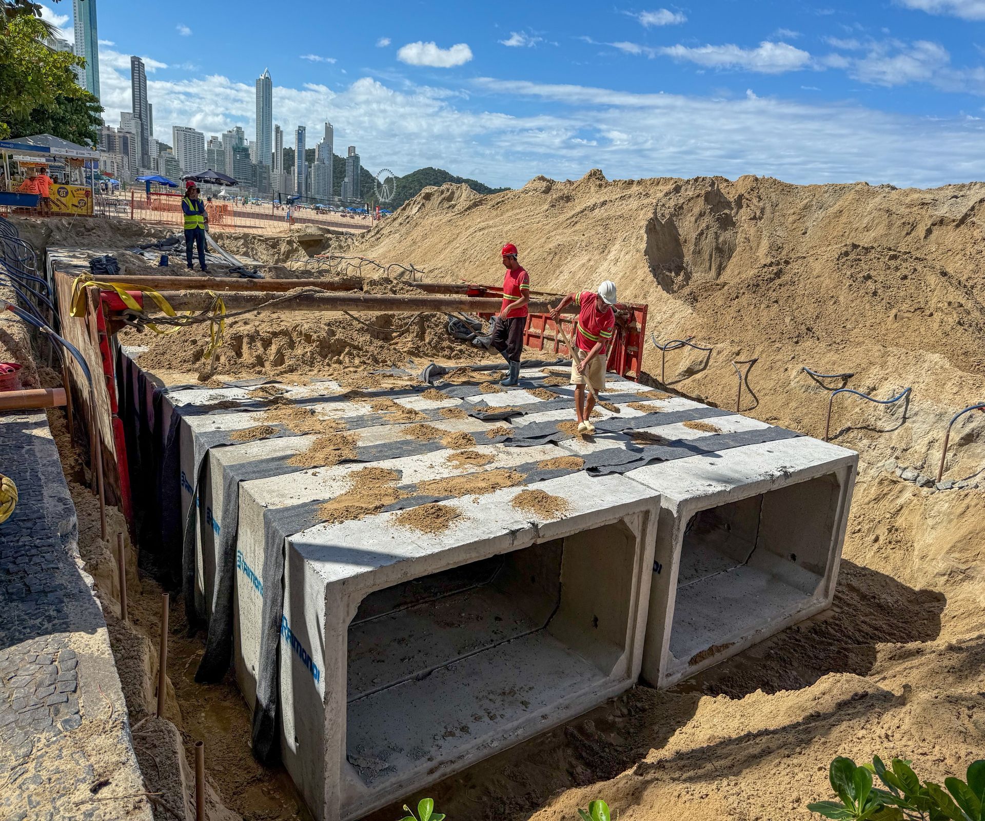 Macrodrenagem: instalação das aduelas na altura da Rua 1001 é iniciada