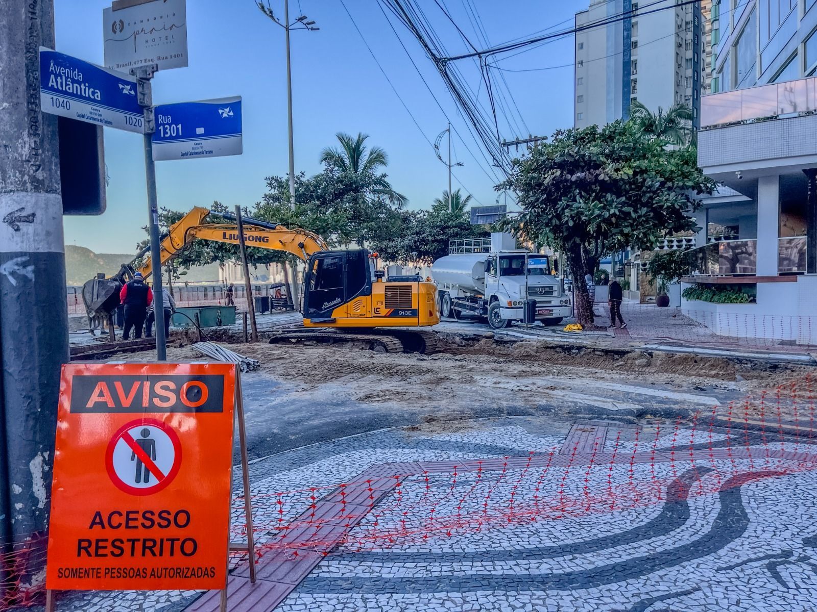 Trânsito é alterado na região central com obra de macrodrenagem na Rua 1301