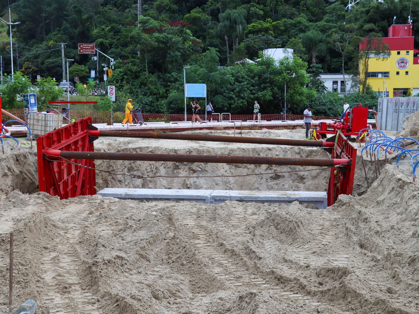 Obra de macrodrenagem