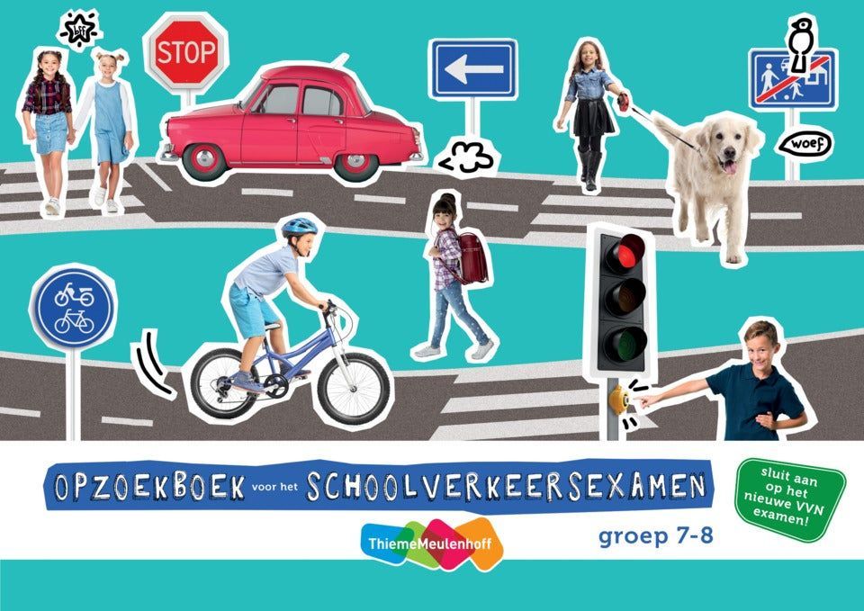 Een stopbord staat aan de kant van de weg