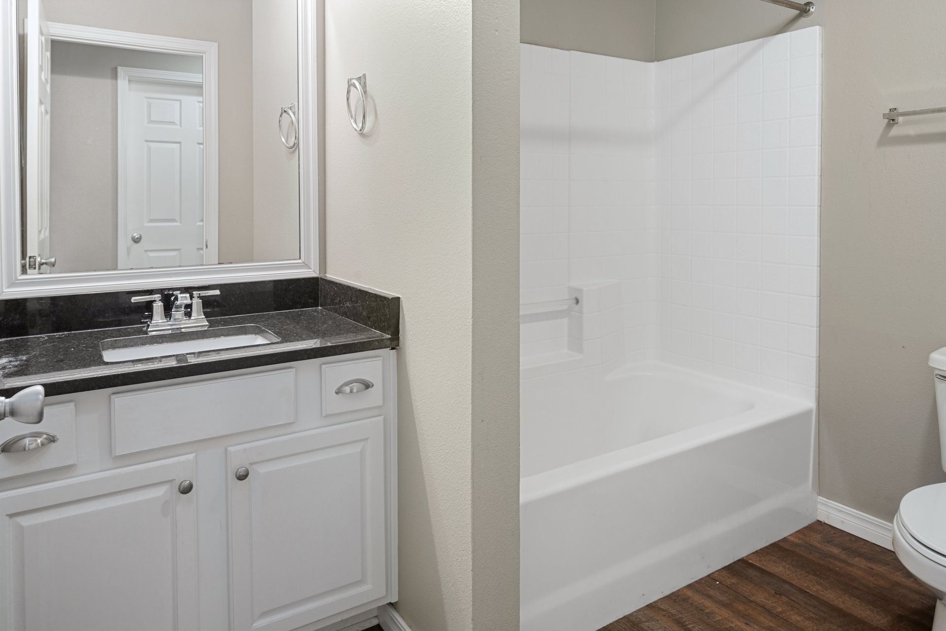 Dillon Park bathroom photo