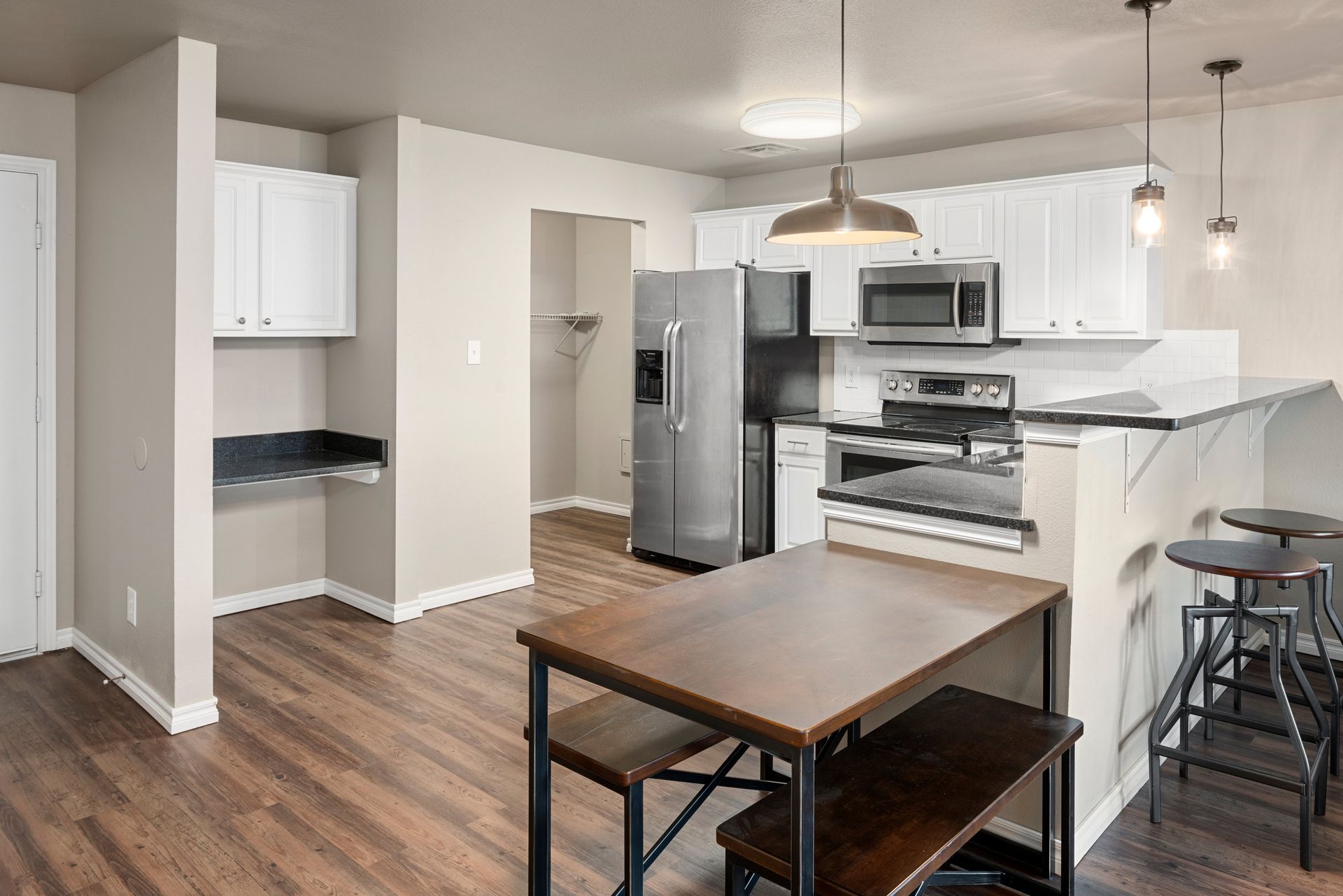 Dillon Park kitchen photo 2