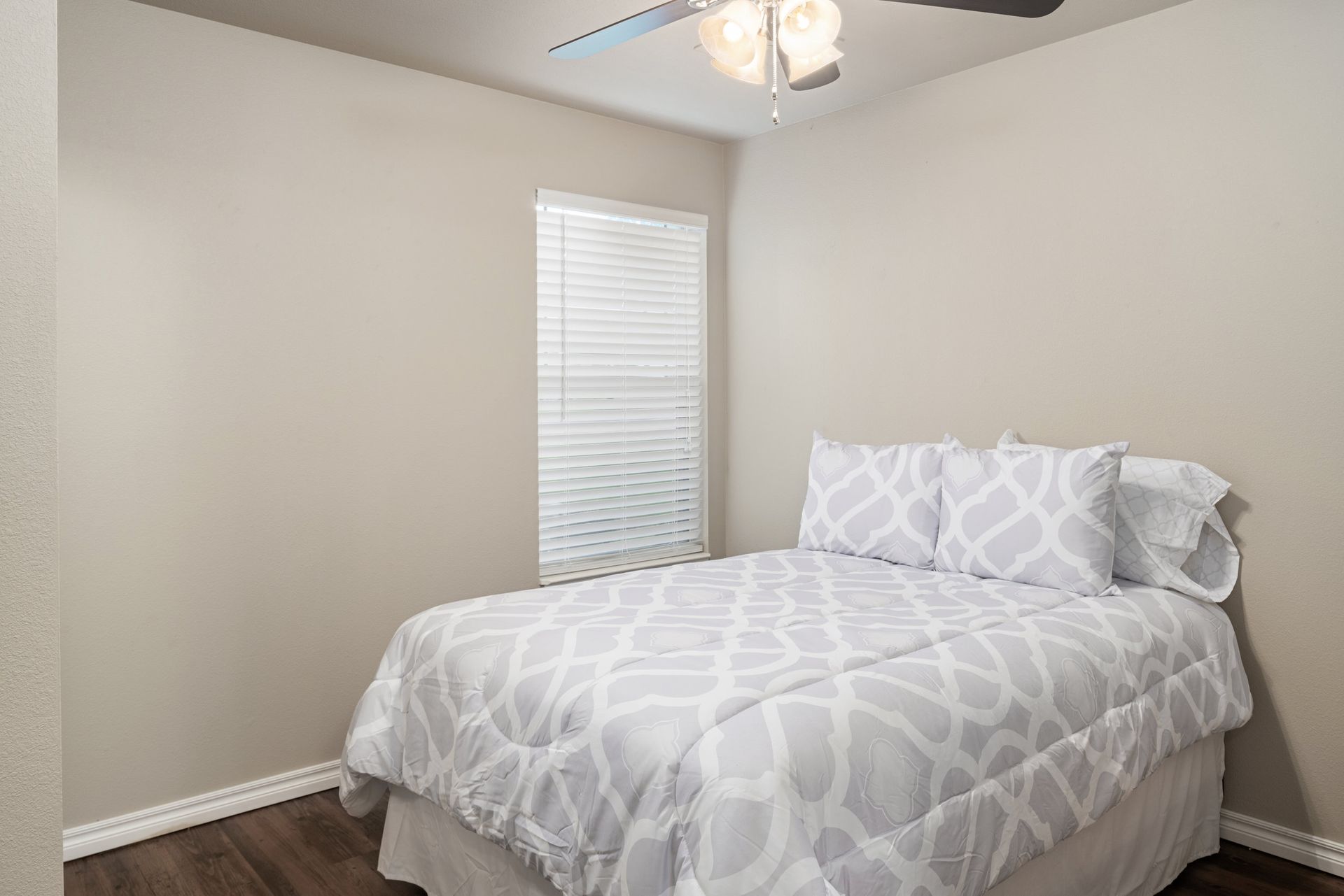 Dillon Park bedroom photo