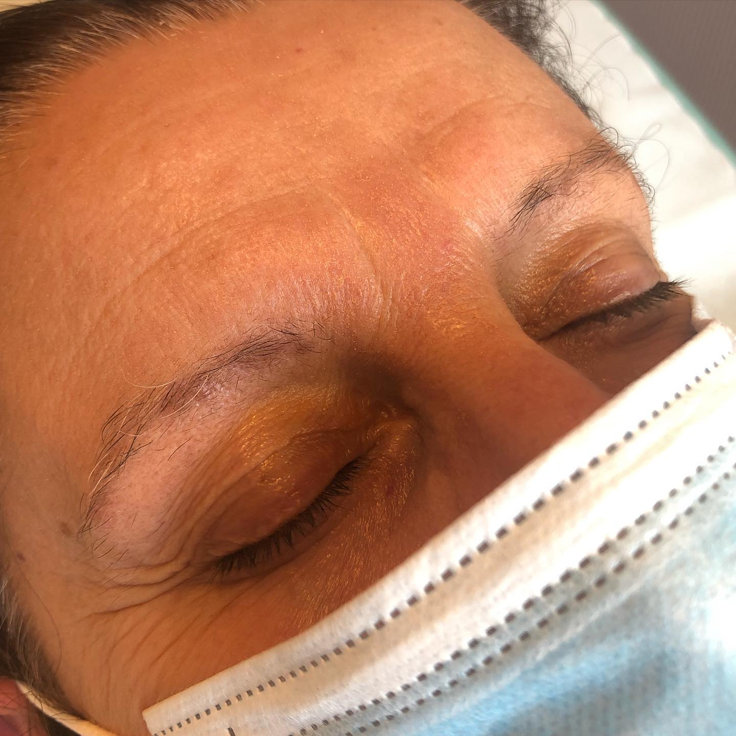 trattamento estetico sopracciglia