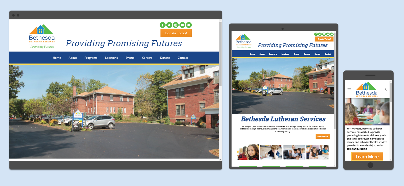 Website design across different devices: desktop, tablet, and smartphone. The website focuses on a brick building, and a green and orange logo.