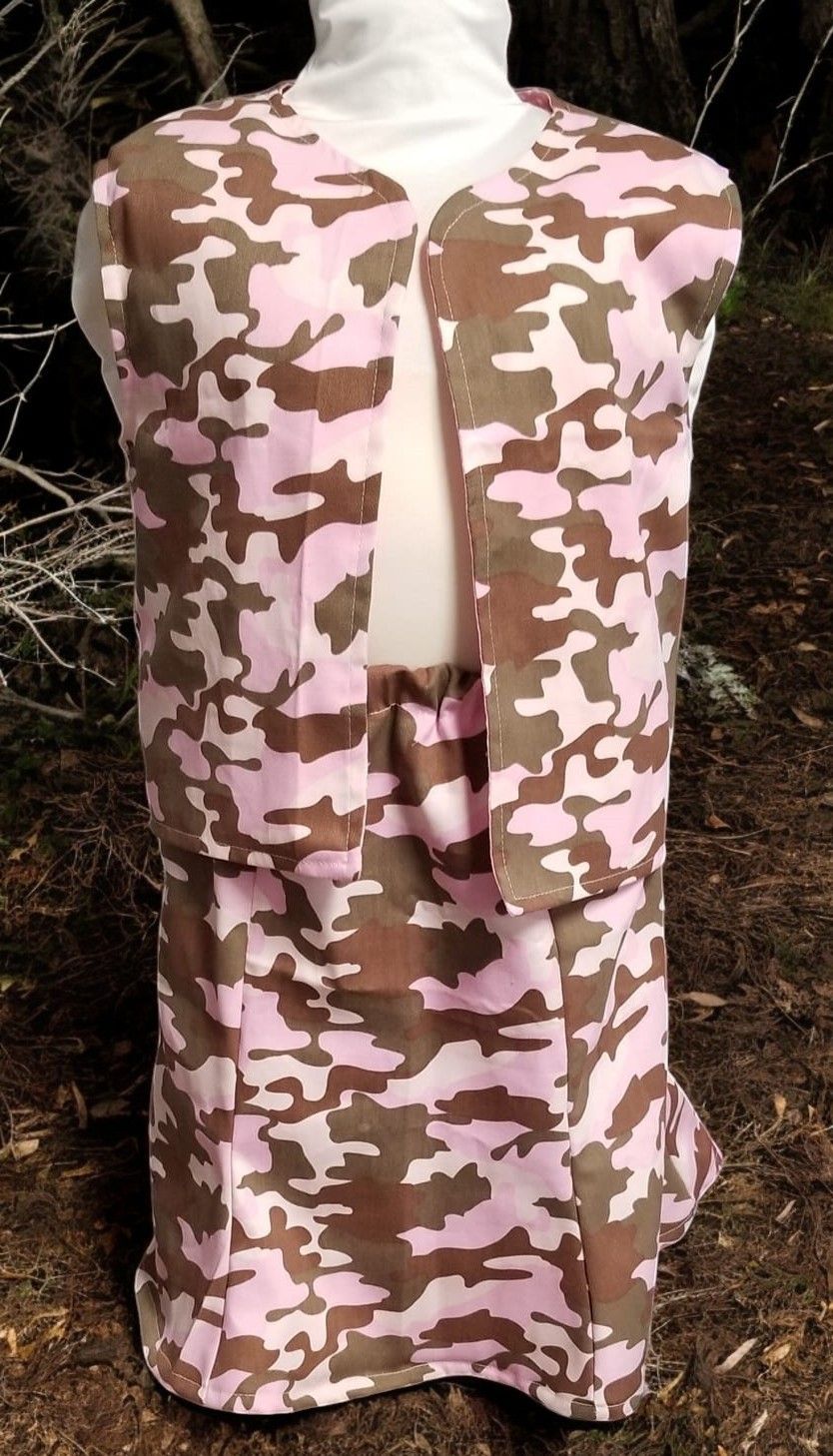A pink and brown camouflage vest is on a mannequin.