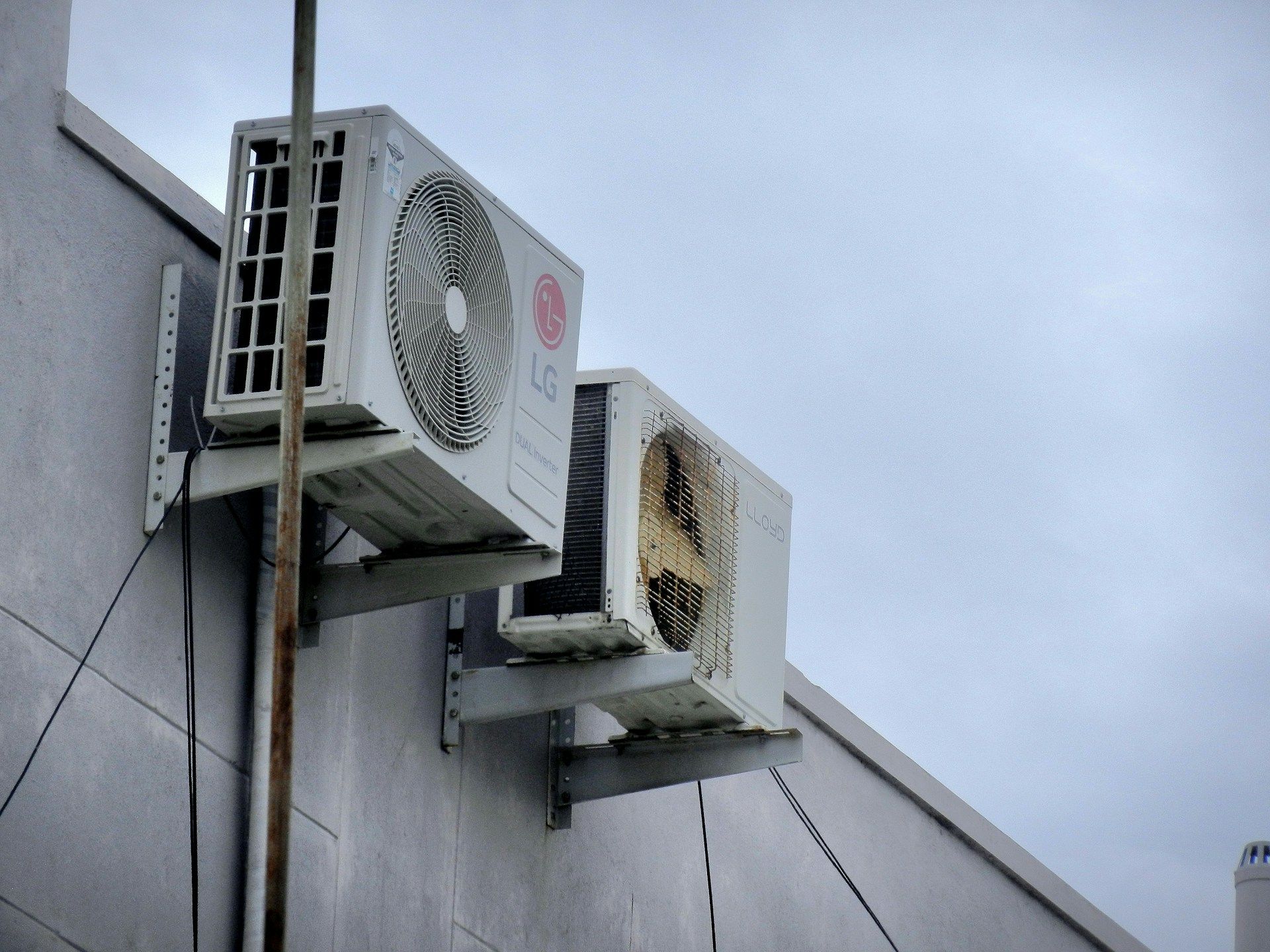 Two air conditioning units in Holiday, FL