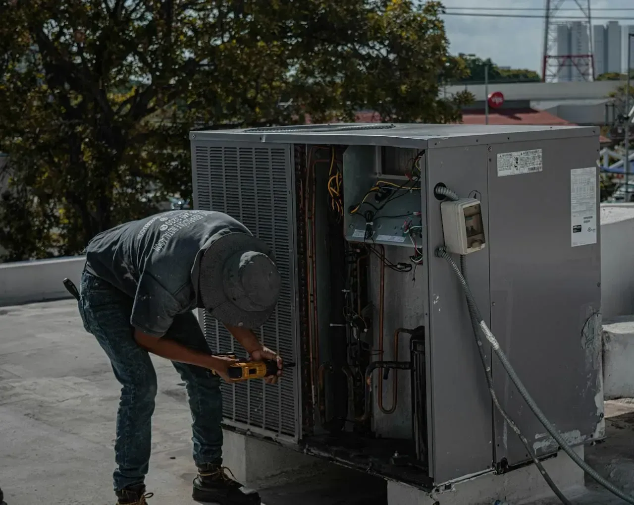 A man handling HVAC repair in Holiday, FL