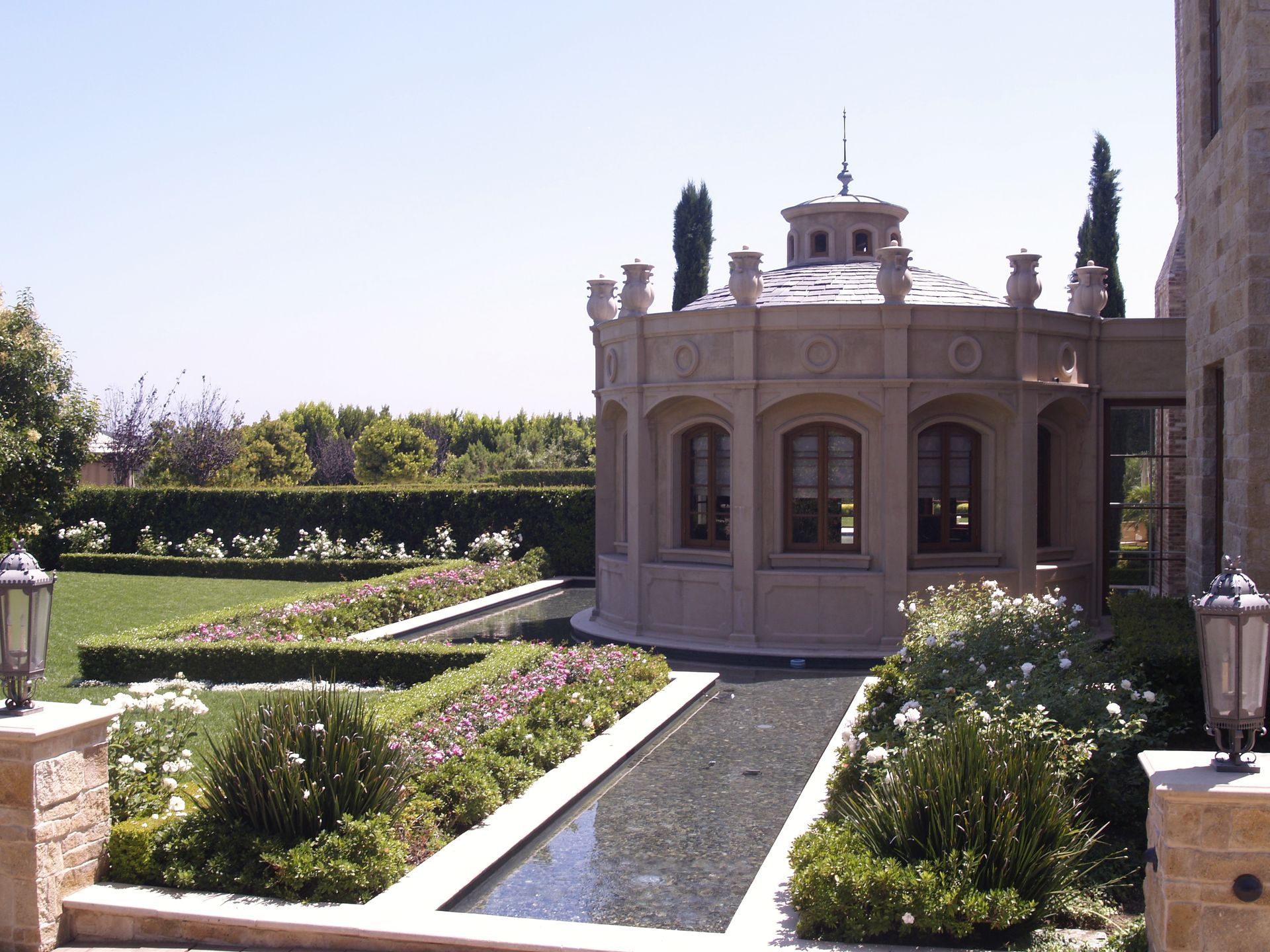 A large building with a dome on top of it
