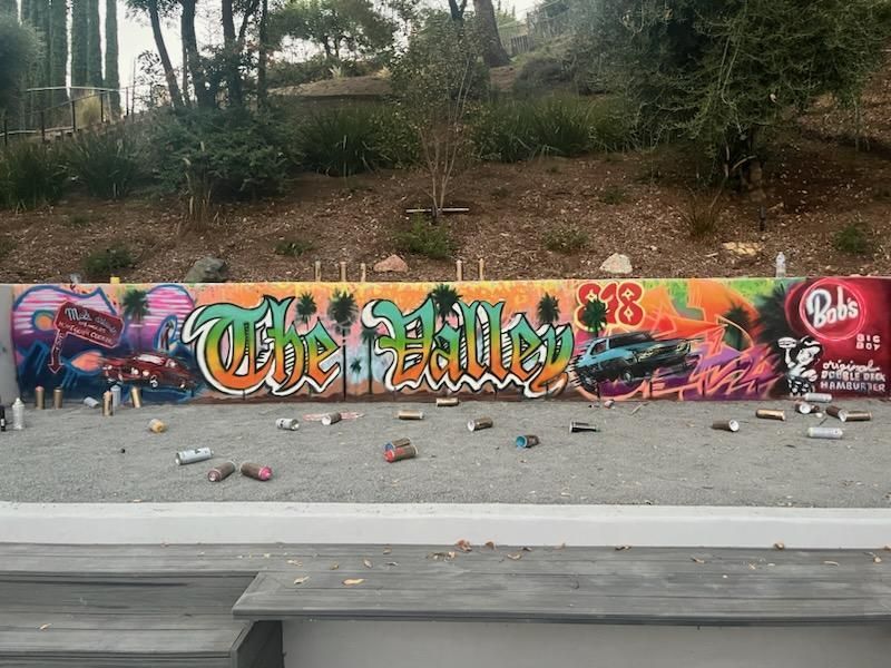 A wall with graffiti on it that says the rolling stones