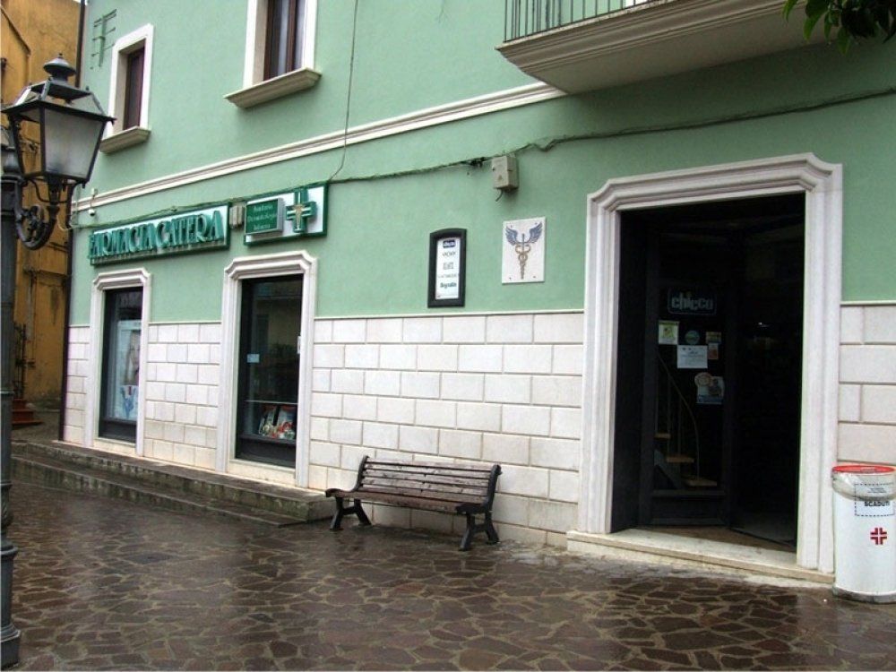 esterno-farmacia-catera