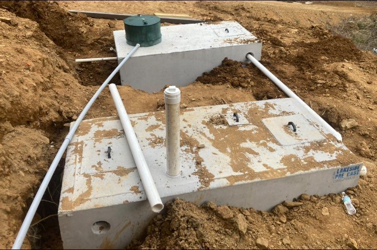 Rusty, round drain cover in green grass.