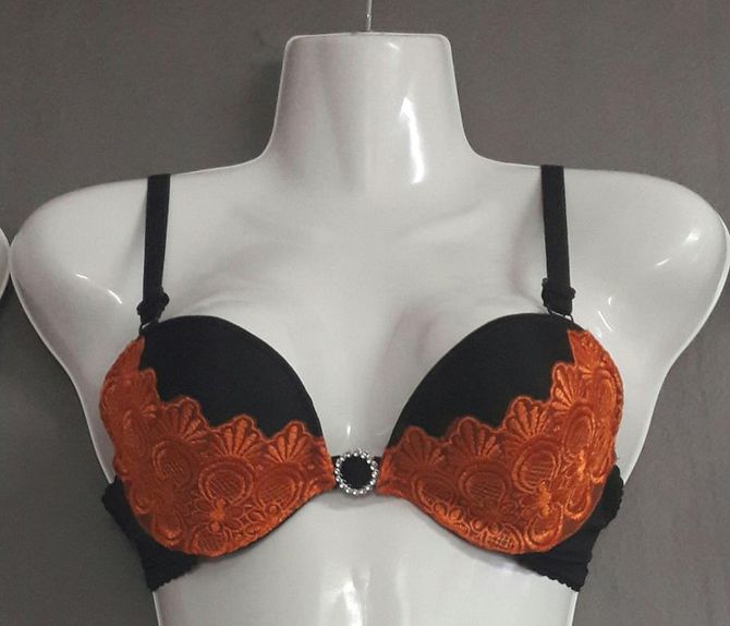 Moulded Cup Bra with push up ridge