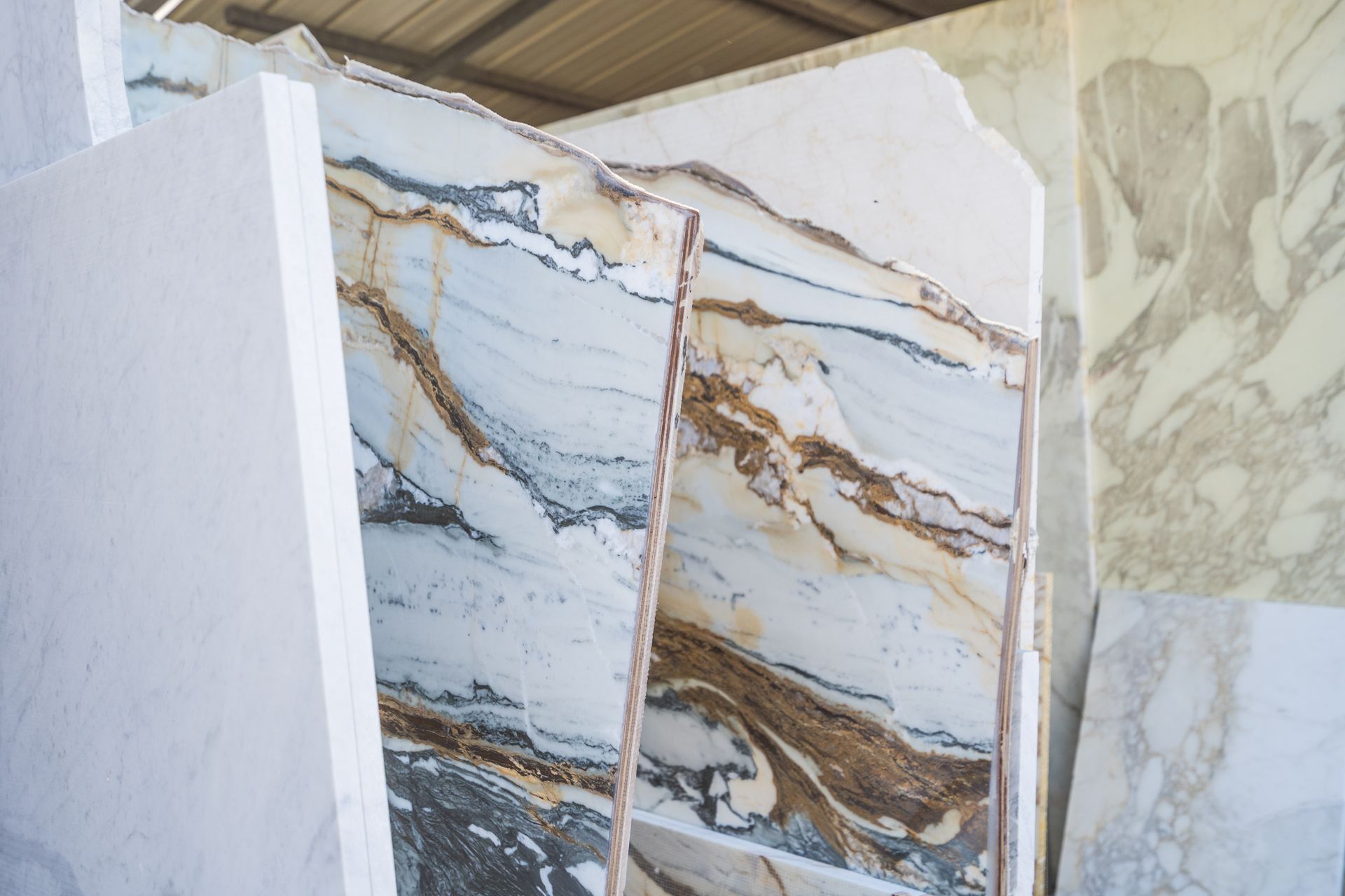 marmo con striature oro