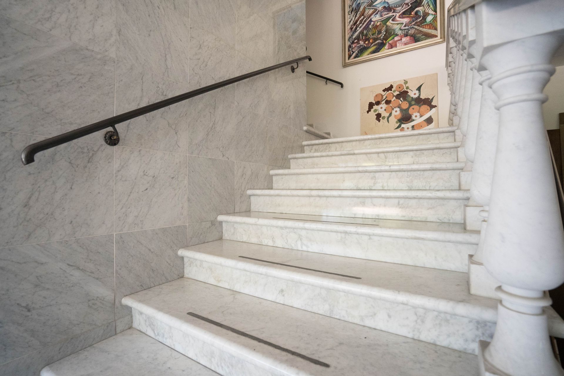 scale in marmo bianoc