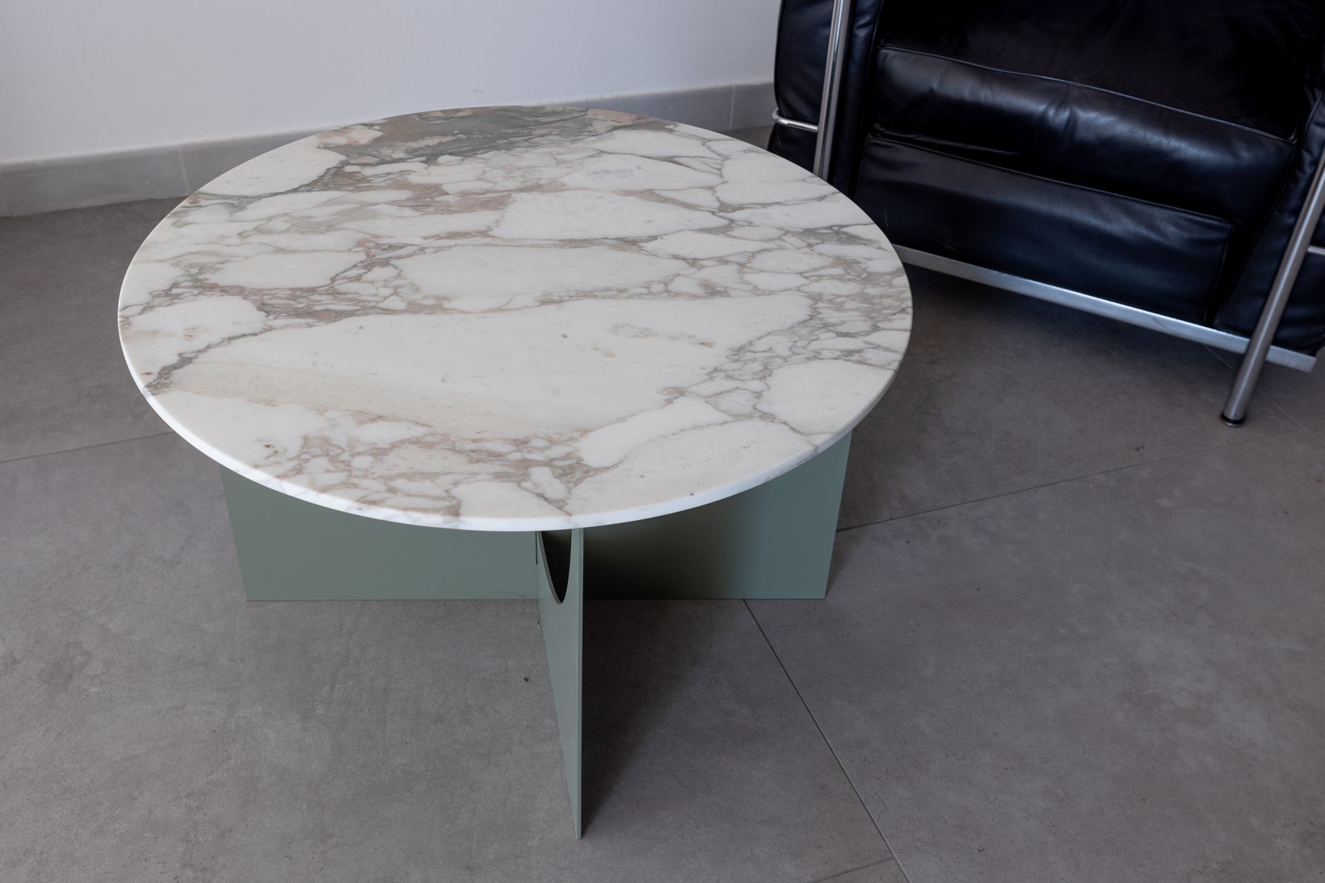 tavolo rotondo in marmo bianco