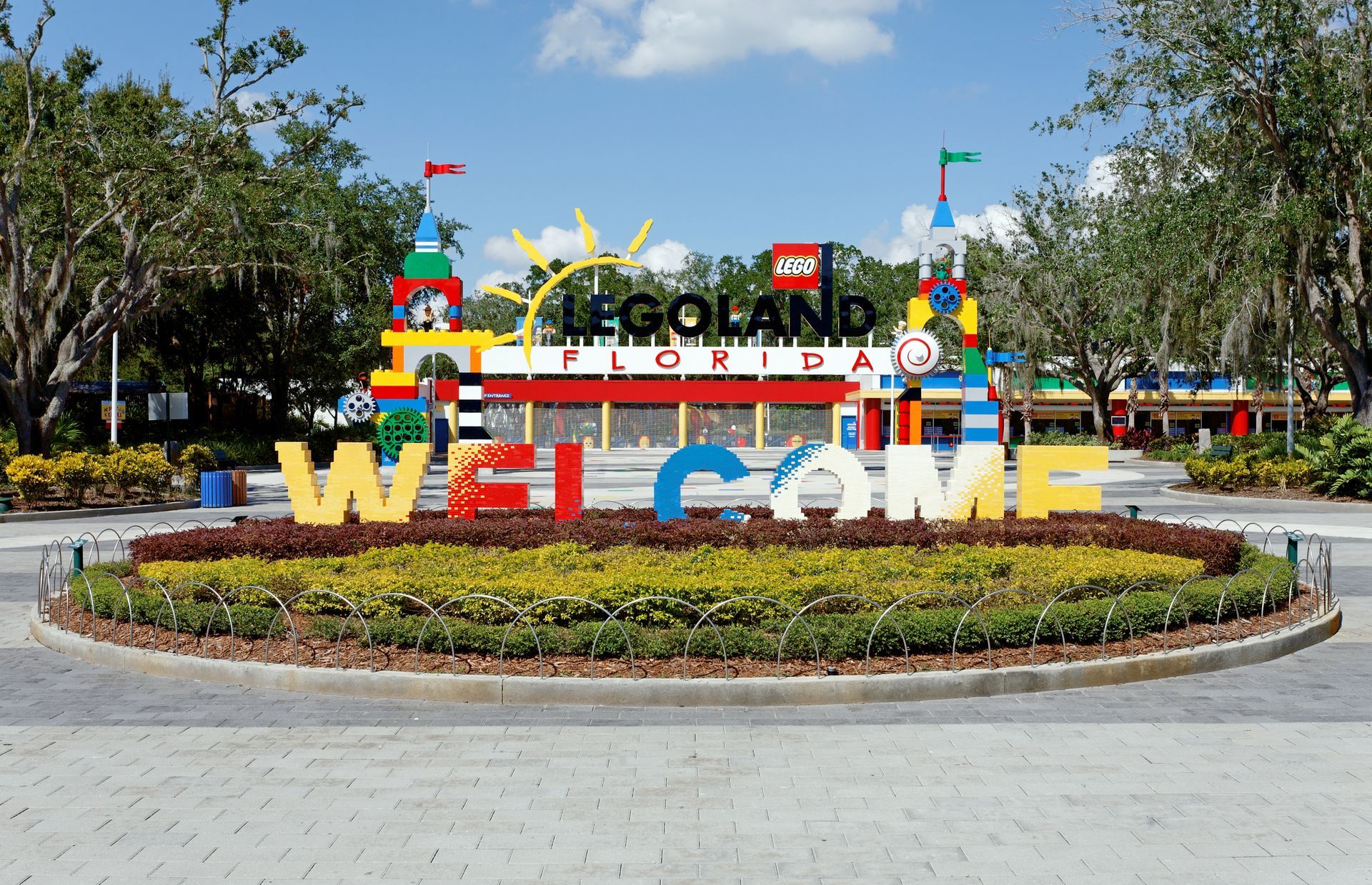 A welcome sign for legoland in florida