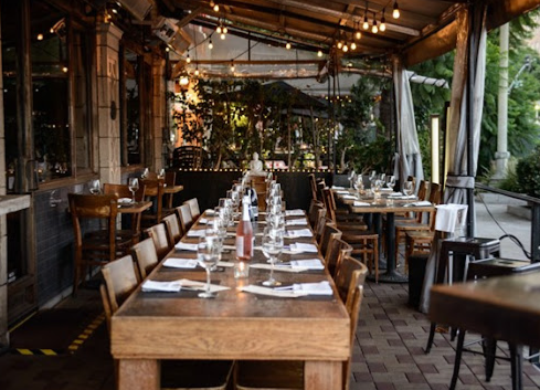 Balloon delivery at Akasha fine dining restaurant, Culver City CA