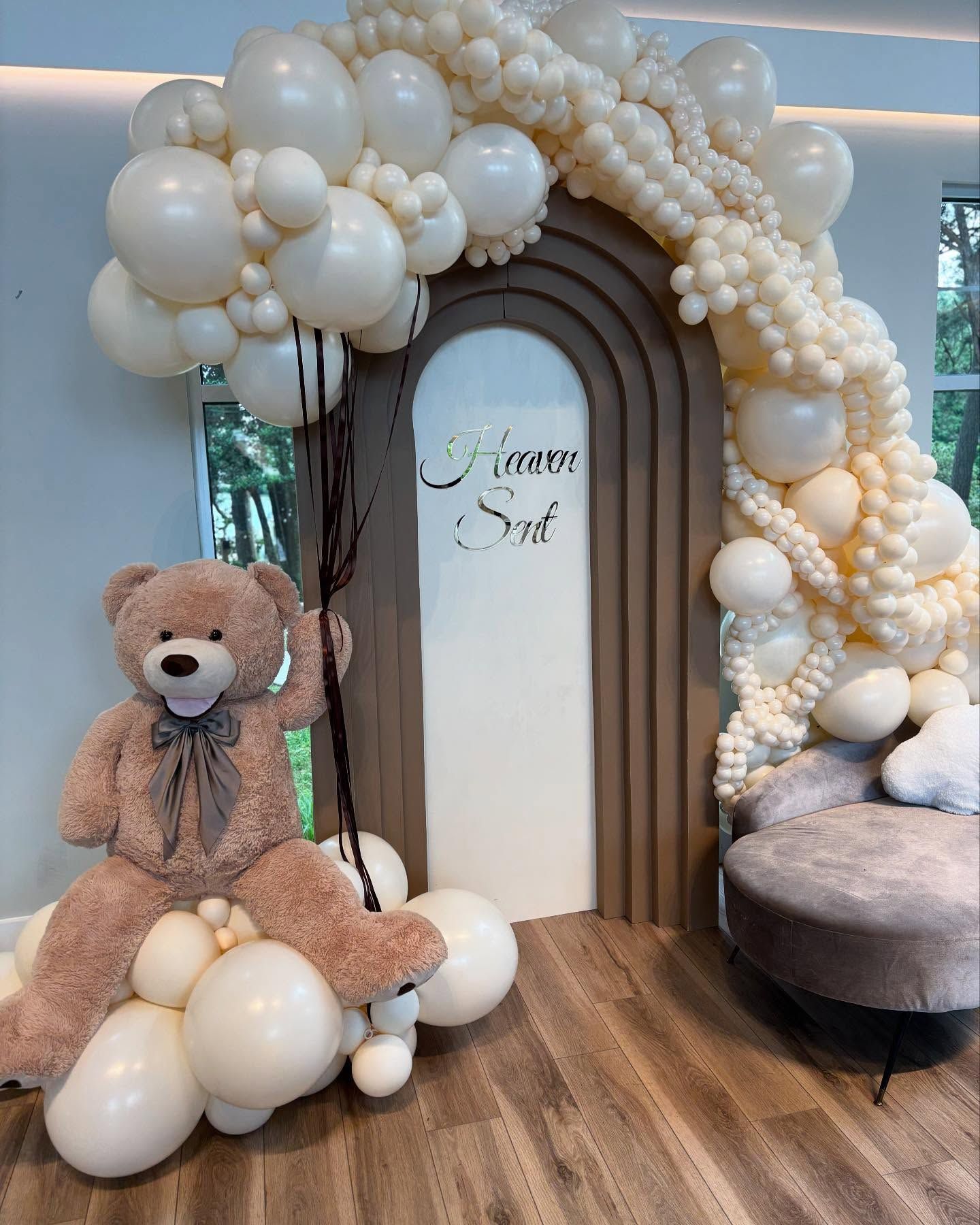 Baby shower balloon garland Los Angeles pink and blue organic arch