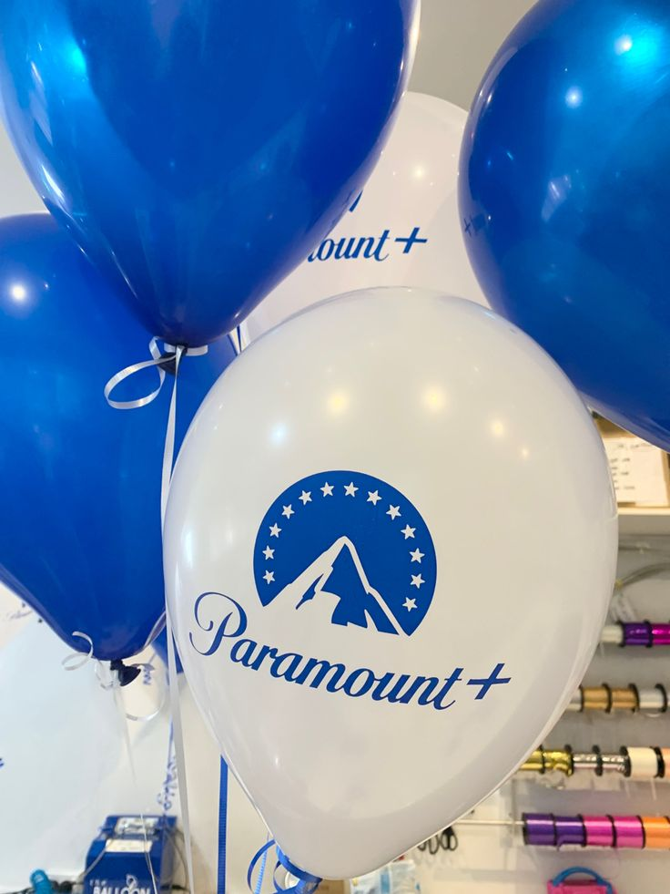 Organic balloon garland and classic balloon arch styles by Balloon Concierge in Los Angeles