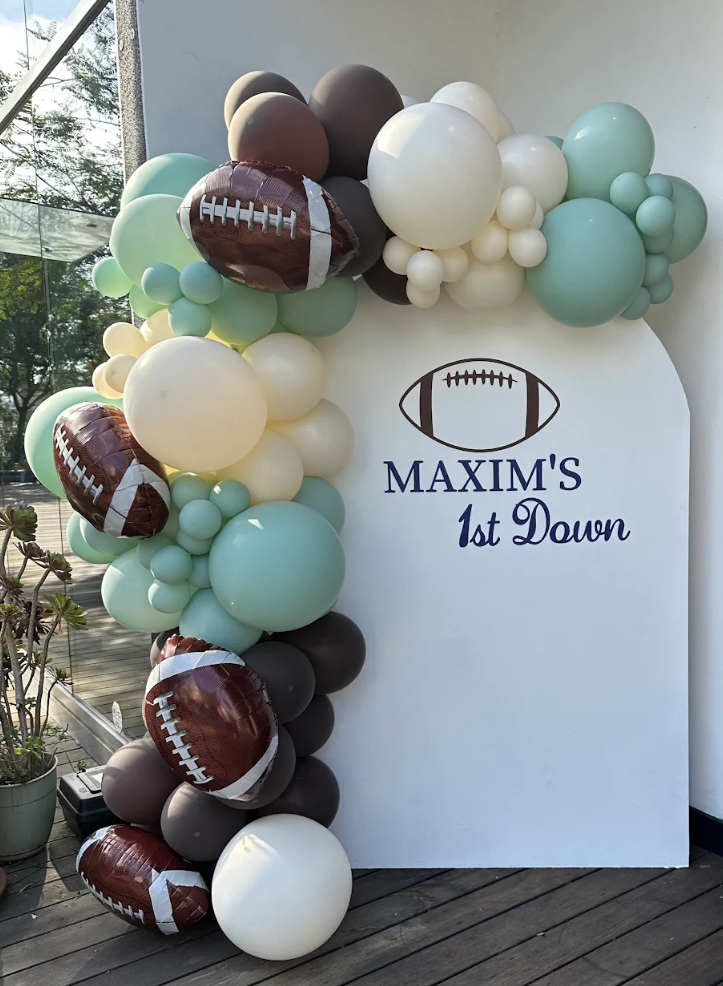 Football theme Photo wall backdrop Organic Balloon Garland with custom message on board