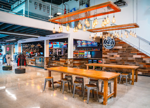 Outdoor indoor event space for large gatherings and dinner parties. Beverly Hills. Great for Birthday Dinner patio garden