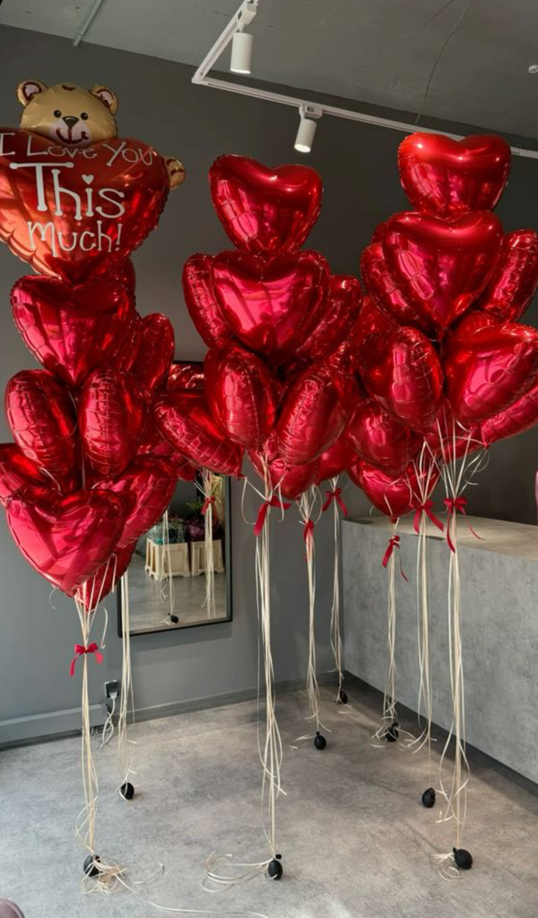 Red Heart Valentine's Day Floor Balloon Bouquets delivery Los Angeles