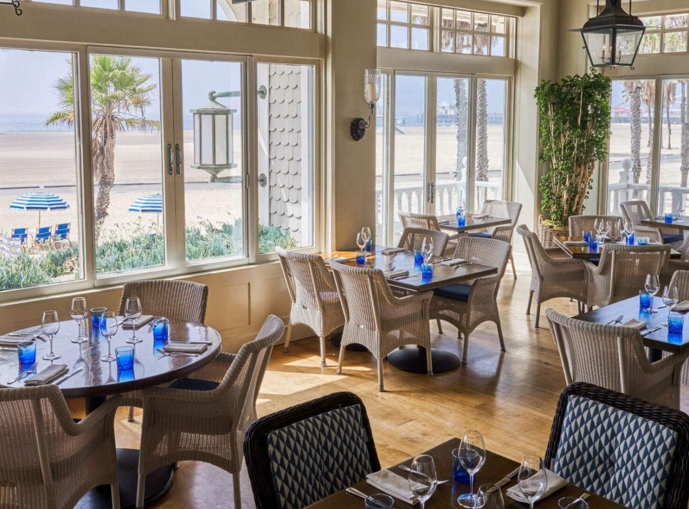 Luxury Mother’s Day balloon delivery near 1 Pico in Santa Monica by Balloon Concierge with elegant custom balloons for oceanfront brunch celebrations in Los Angeles.