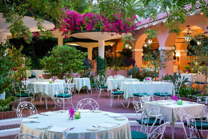 The Polo Lounge at The Beverly Hills Hotel. Indoor Outdoor event space garden patio upscale luxury  Balloon Delivery. 