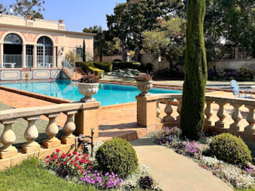 Luxury balloon bouquet delivery for a birthday dinner at Virginia Robinson Gardens Beverly Hills