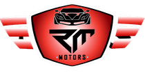 Logotipo da RT Motors: escudo vermelho com silhueta de carro, texto preto "RT MOTORS" e desenhos de asas.