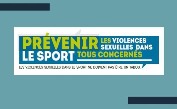 Bannière : « Prévenir les violences sexuelles dans le sport. Tous concernés. » Texte sur fond bleu sarcelle clair.