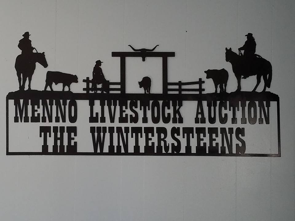 A sign that says menno livestock auction the wintersteens