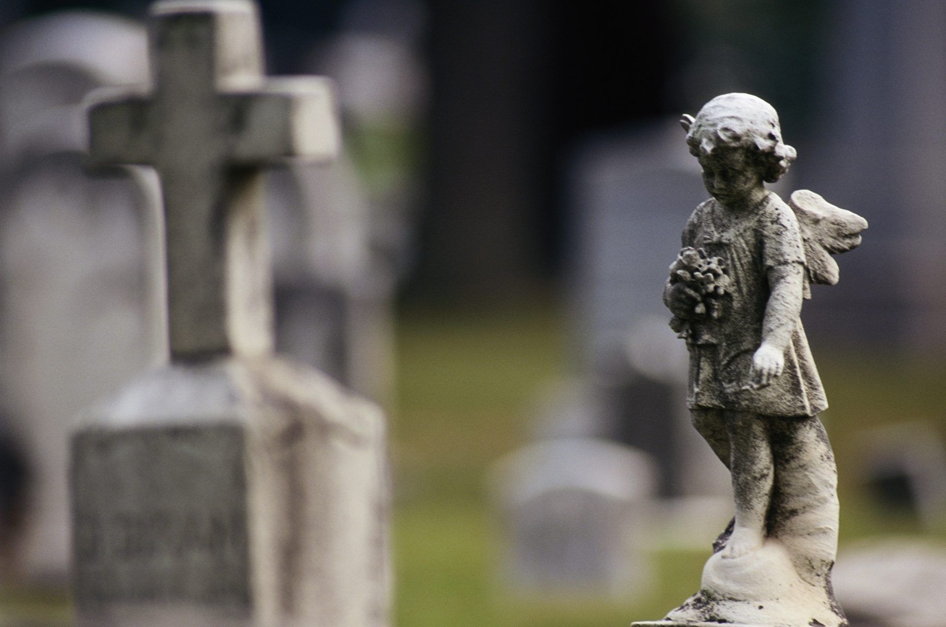 Inumazione e tumulazione