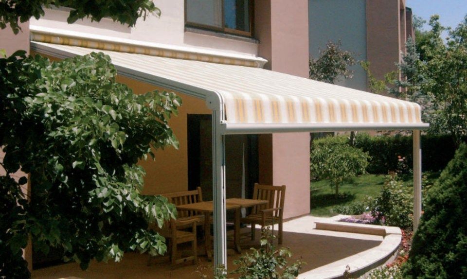 tende con guide laterali prodotte dalla fabbrica di tende da sole a Roma
