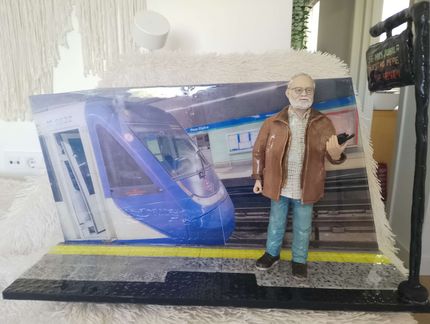 figura con el puesto de la once