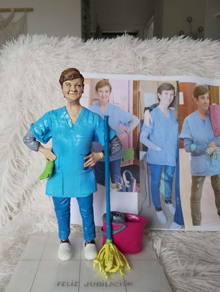regalo de jubilación señora limpieza, figura personalizada