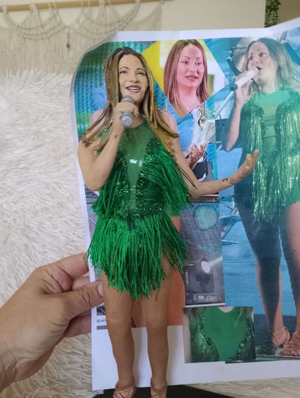 figura cantante en el escenario, figura personalizada