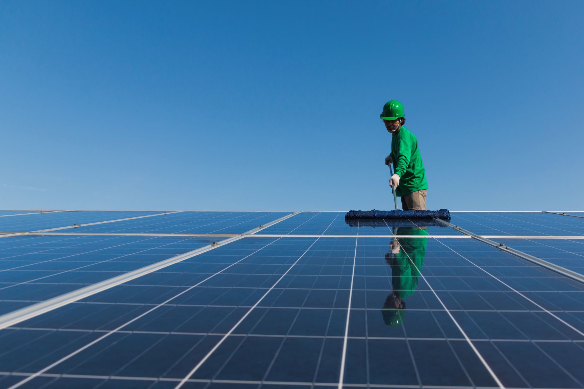 pulizia di pannelli solari